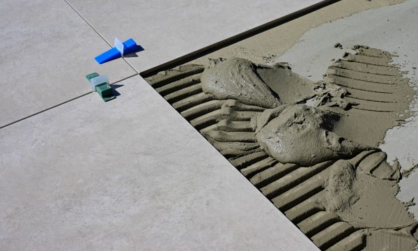 Peut-on poser du carrelage directement sur un ancien lino ?