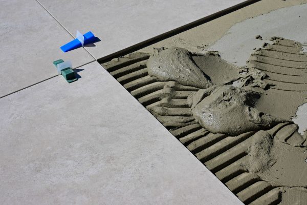 Peut-on poser du carrelage directement sur un ancien lino ?